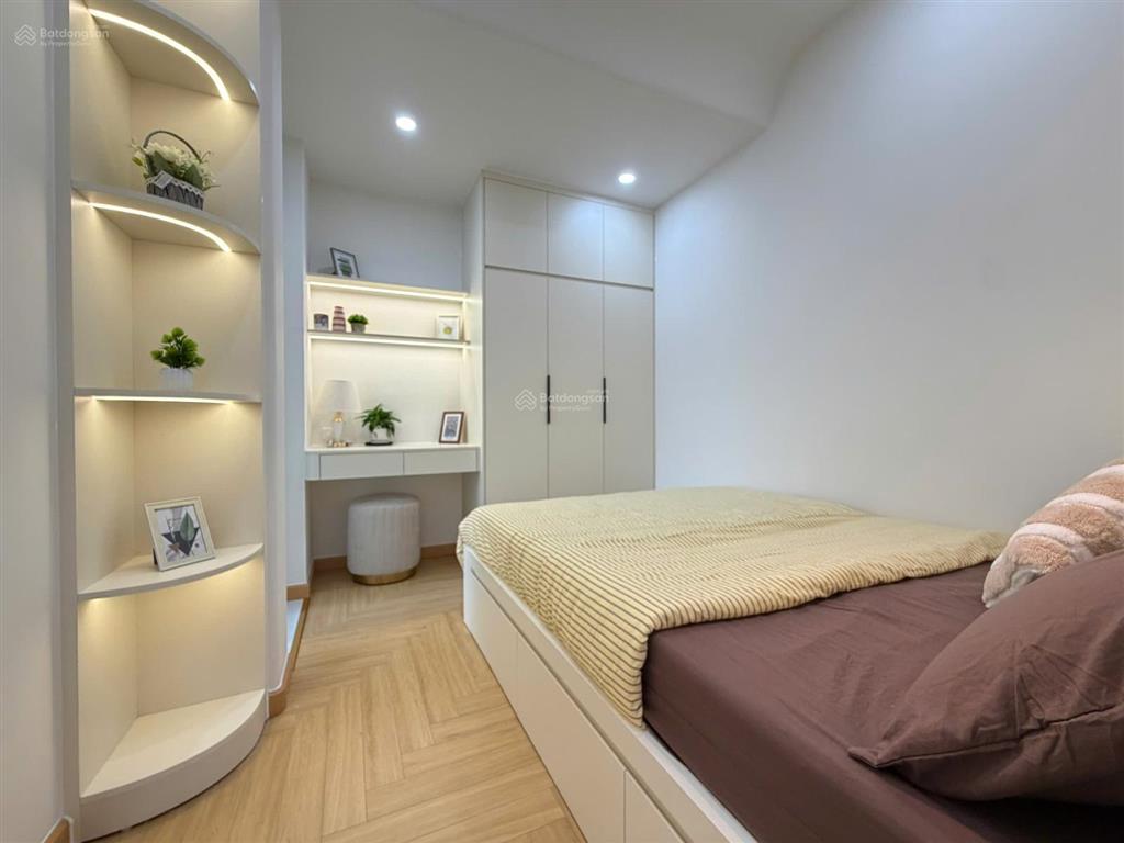 Bán / cho thuê căn hộ sky garden 3 dt 57m2  2pn  1wc  thuê 25tr  bán 5,x tỷ.