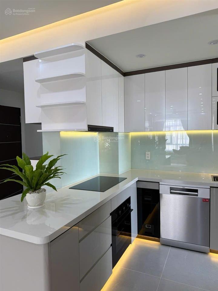 Bán cc sky garden 3, giá tốt 6,6tỷ, 74m2, 3pn, 2wc, cho thuê 40tr, full nội thất tại tân phong, q7