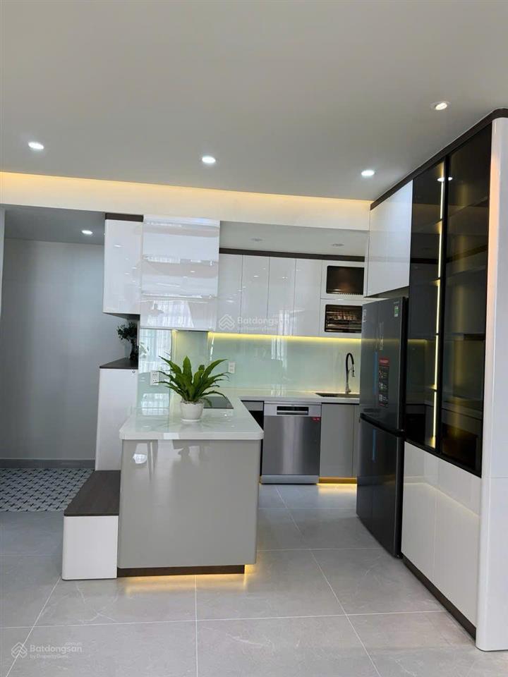 Bán cc sky garden 3, giá tốt 6,6tỷ, 74m2, 3pn, 2wc, cho thuê 40tr, full nội thất tại tân phong, q7