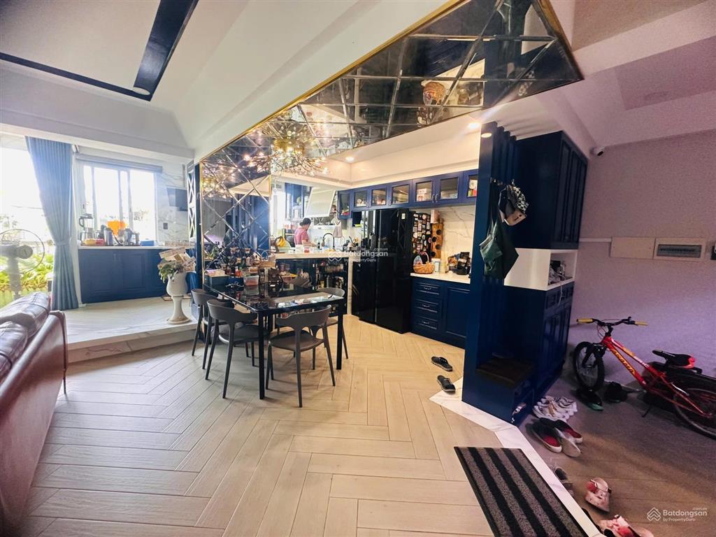 Penthouse sky garden 3, 15 tỷ, 240m2  3pn  3wc  2pđn, view đẹp, pháp lý đầy đủ