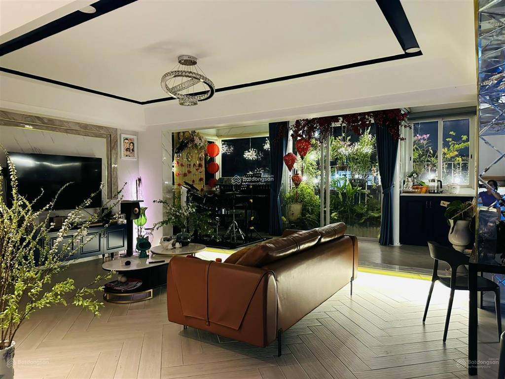 Penthouse sky garden 3, 15 tỷ, 240m2  3pn  3wc  2pđn, view đẹp, pháp lý đầy đủ