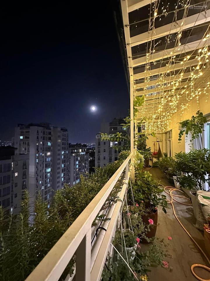 Penthouse sky garden 3, 15 tỷ, 240m2  3pn  3wc  2pđn, view đẹp, pháp lý đầy đủ