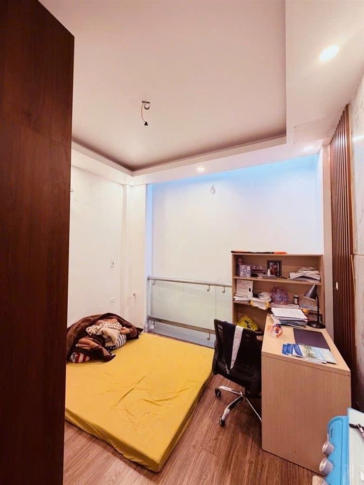 BÁT KHỐI – Ô TÔ ĐỖ CỬA – FULL NỘI THẤT – 2 THOÁNG