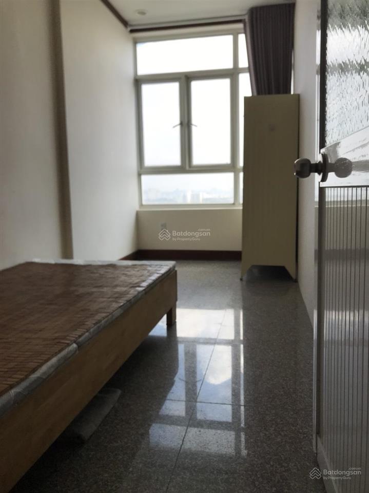 Mình cần cho thuê gấp phòng giá 2tr/th (rộng 10m², trong phòng có sẵn nệm và tủ quần áo)