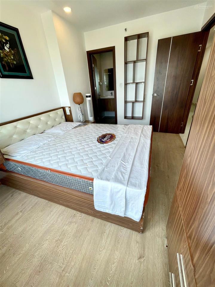 Vị trí vàng! chính chủ bán căn góc 2pn view biển, pháo hoa, sổ hồng sẵn trao tay!  ngay