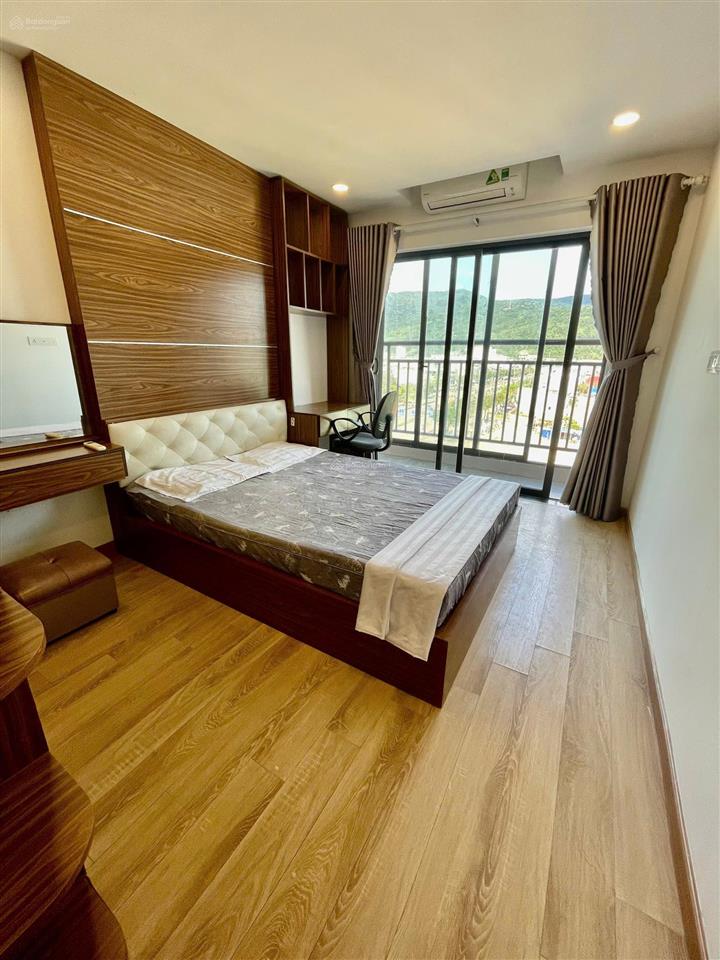Vị trí vàng! chính chủ bán căn góc 2pn view biển, pháo hoa, sổ hồng sẵn trao tay!  ngay