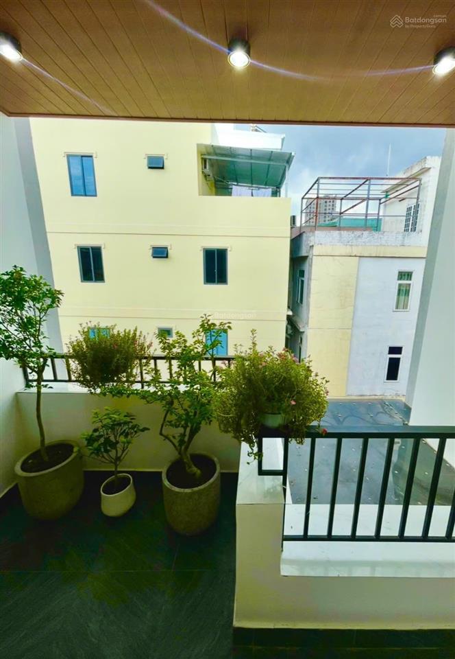 Bán nhà hải châu 3 mê, 5pn, đường 5,5m vỉa hè 3m, gần chợ đầu mối,nội thất cao cấp, vào ở ngay!
