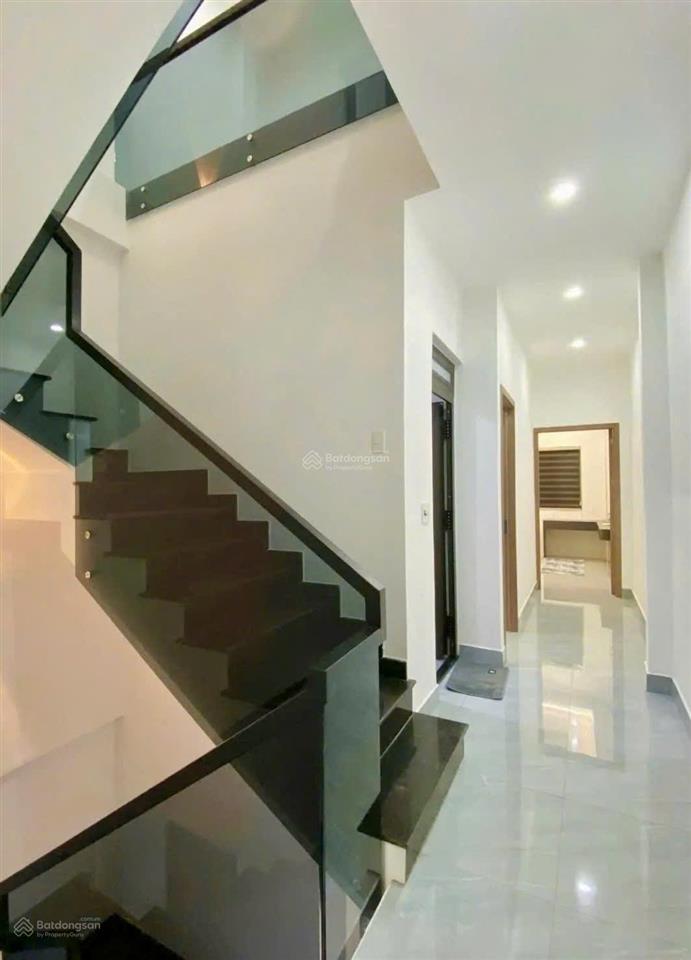 Bán nhà hải châu 3 mê, 5pn, đường 5,5m vỉa hè 3m, gần chợ đầu mối,nội thất cao cấp, vào ở ngay!