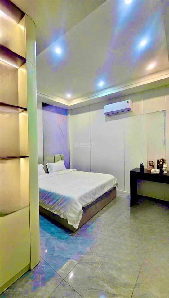Bán nhà hải châu 3 mê, 5pn, đường 5,5m vỉa hè 3m, gần chợ đầu mối,nội thất cao cấp, vào ở ngay!