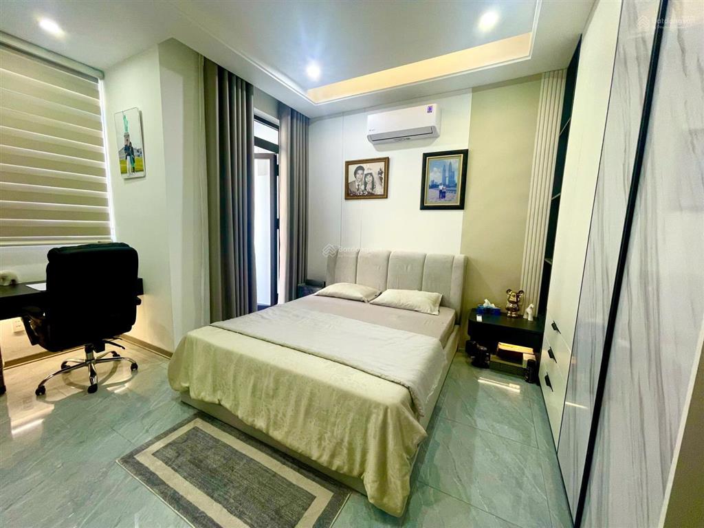 Bán nhà hải châu 3 mê, 5pn, đường 5,5m vỉa hè 3m, gần chợ đầu mối,nội thất cao cấp, vào ở ngay!