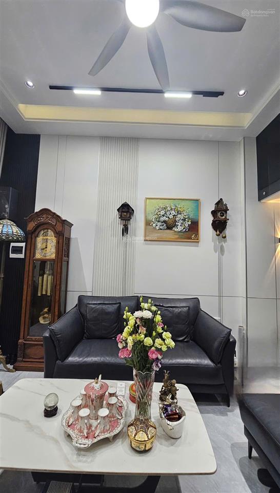 Bán nhà hải châu 3 mê, 5pn, đường 5,5m vỉa hè 3m, gần chợ đầu mối,nội thất cao cấp, vào ở ngay!