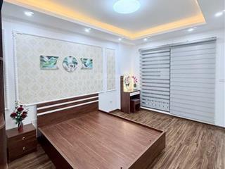 Bán nhà 4 tầng mới sàn gỗ cao cấp, nội thất cơ bản đã trang bị gồm điều hòa, bình nóng lạnh, tủ bếp