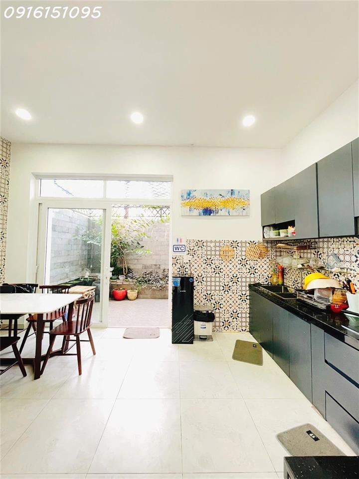 Cho thuê nhà nguyên căn, 1 trệt 2 lầu 1 sân thượng 80m2