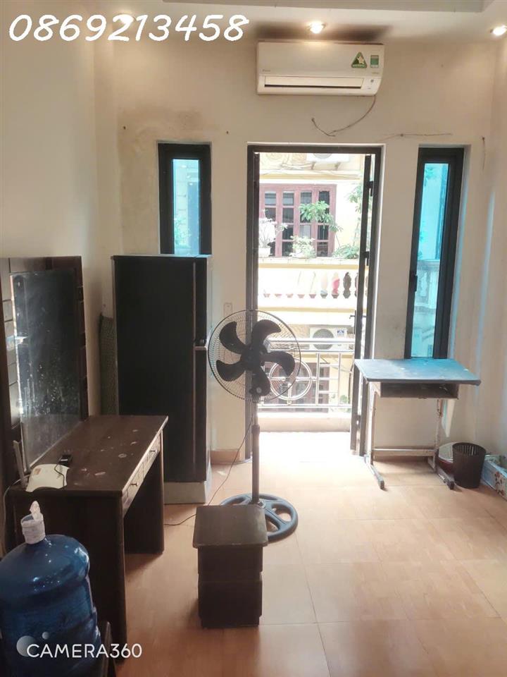 Có phòng trọ cho thuê: diện tích 29 m2, ưu tiên nữ.