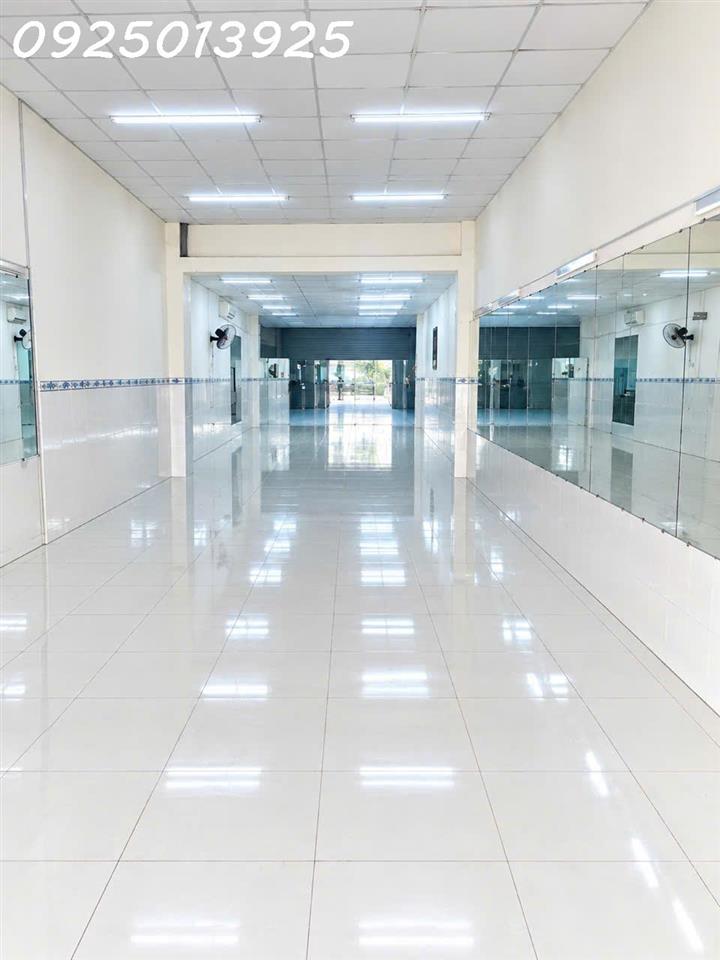 Chính chủ cần bán gấp 1 căn nhà mặt tiền Phạm Hùng, DT 154m2, giá 7,8 tỷ