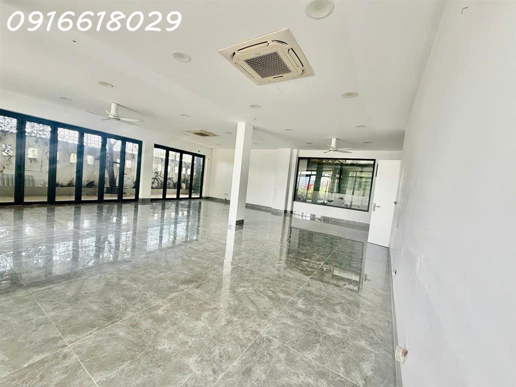 Cho thuê NR view đẹp tại Vinhomes Thăng Long, 40 triệu, 220m2, 6PN, 7WC, 4 tầng