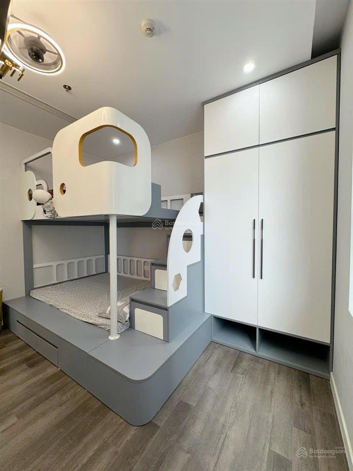 Căn góc the nine 131m2. có slot oto. sẵn sổ sang tên nhanh. giá rẻ hơn mặt bằng chung