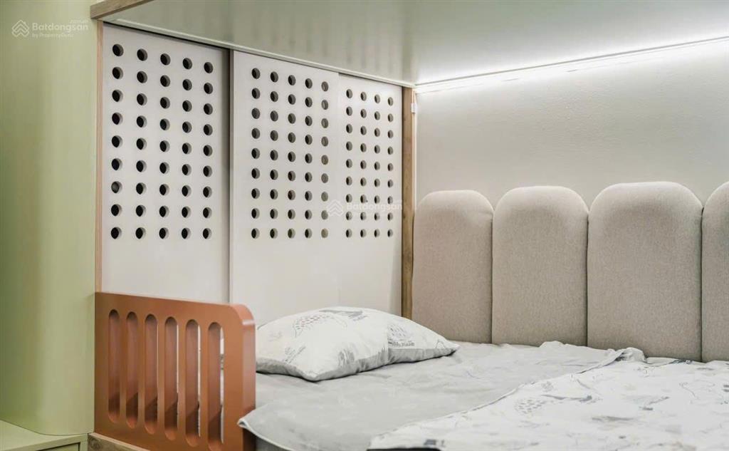 Chính chủ cần bán căn hộ times city, dt 95m2, 3 phòng ngủ, tầng đẹp, thoáng mát, ban công hướng nam