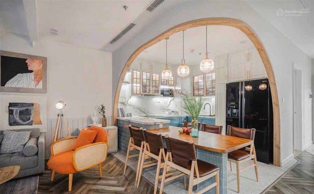 Chính chủ cần bán căn hộ times city, dt 95m2, 3 phòng ngủ, tầng đẹp, thoáng mát, ban công hướng nam