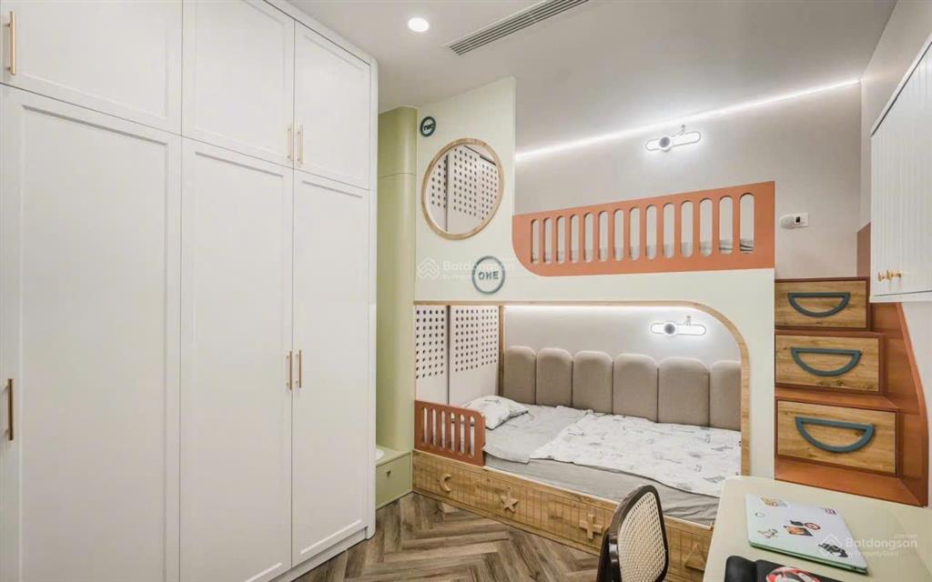Chính chủ cần bán căn hộ times city, dt 95m2, 3 phòng ngủ, tầng đẹp, thoáng mát, ban công hướng nam
