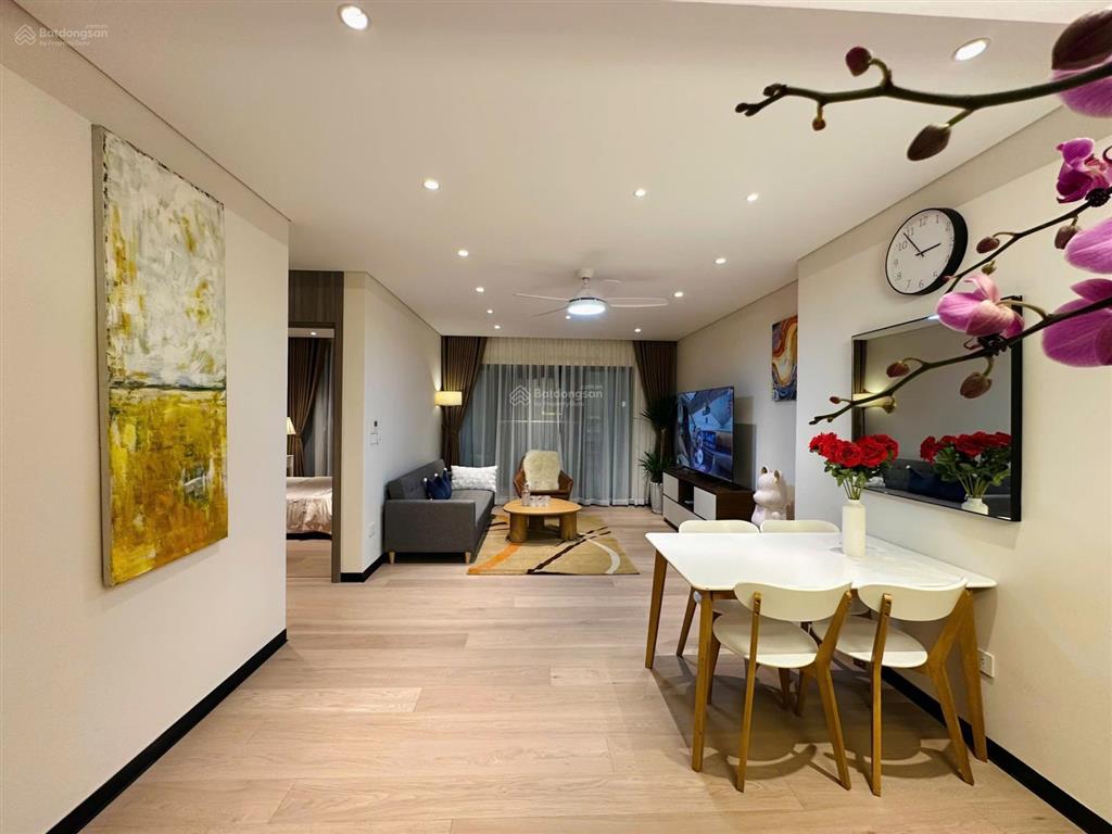 Bán gấp ch hà nội centerpoint 3pn 2wc dt 80
m2 full nt giá 8 tỷ có thương lượng sâu.  0392 040 ***