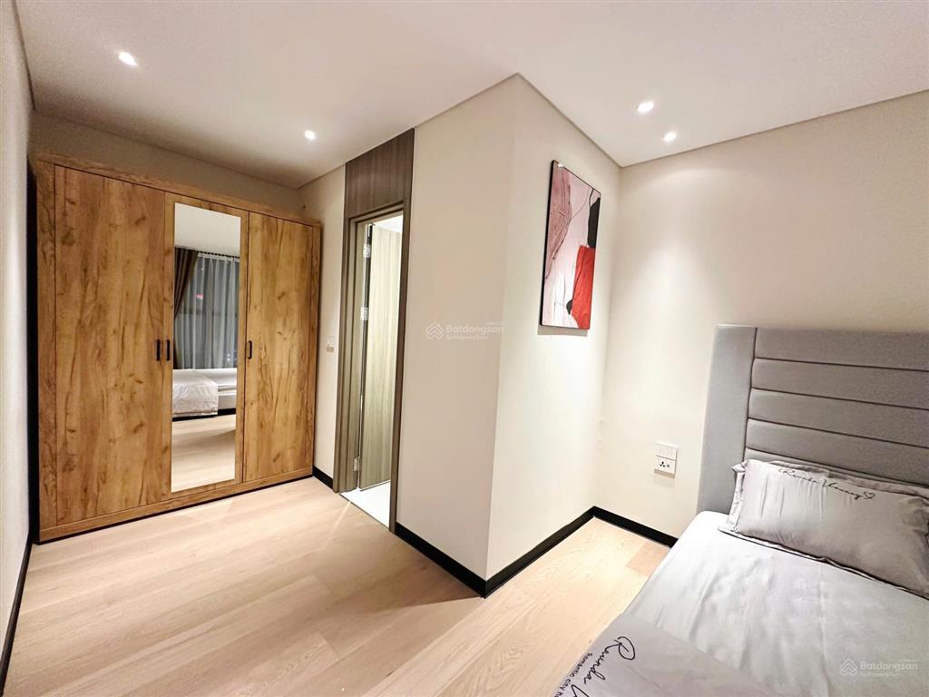 Bán gấp ch hà nội centerpoint 3pn 2wc dt 80
m2 full nt giá 8 tỷ có thương lượng sâu.  0392 040 ***