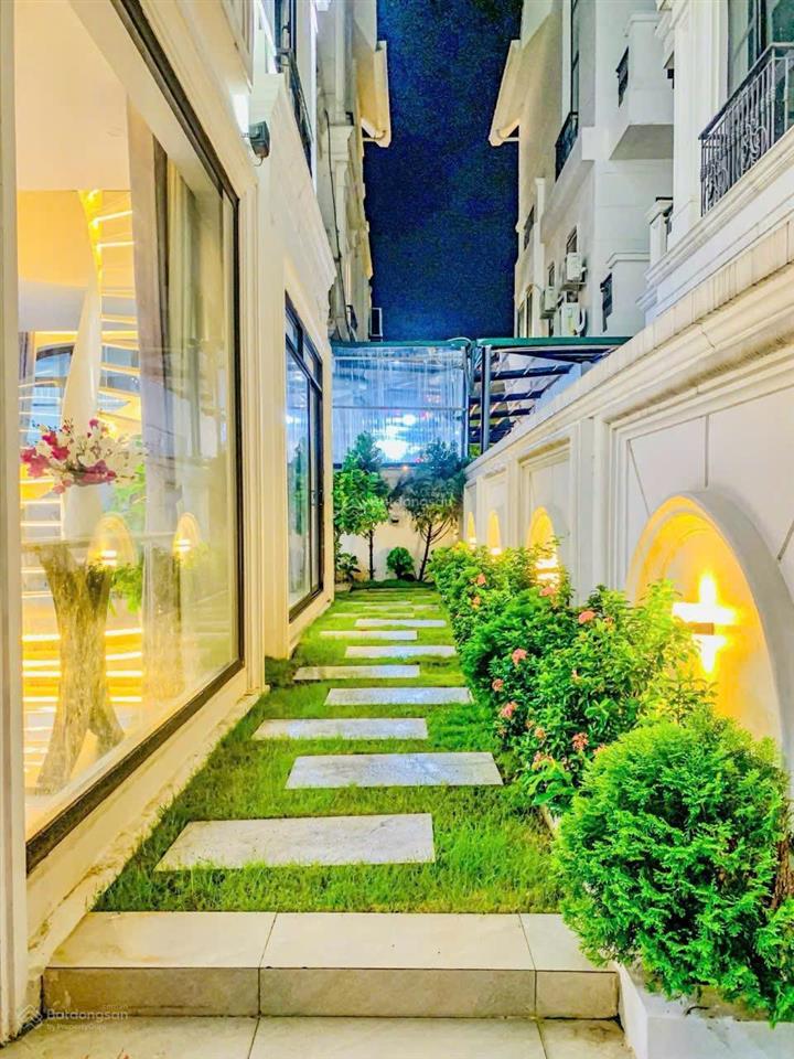 Cho thuê biệt thự song lập, view trực diện biển hồ nước mặn, nội thất luxury. giá 38tr