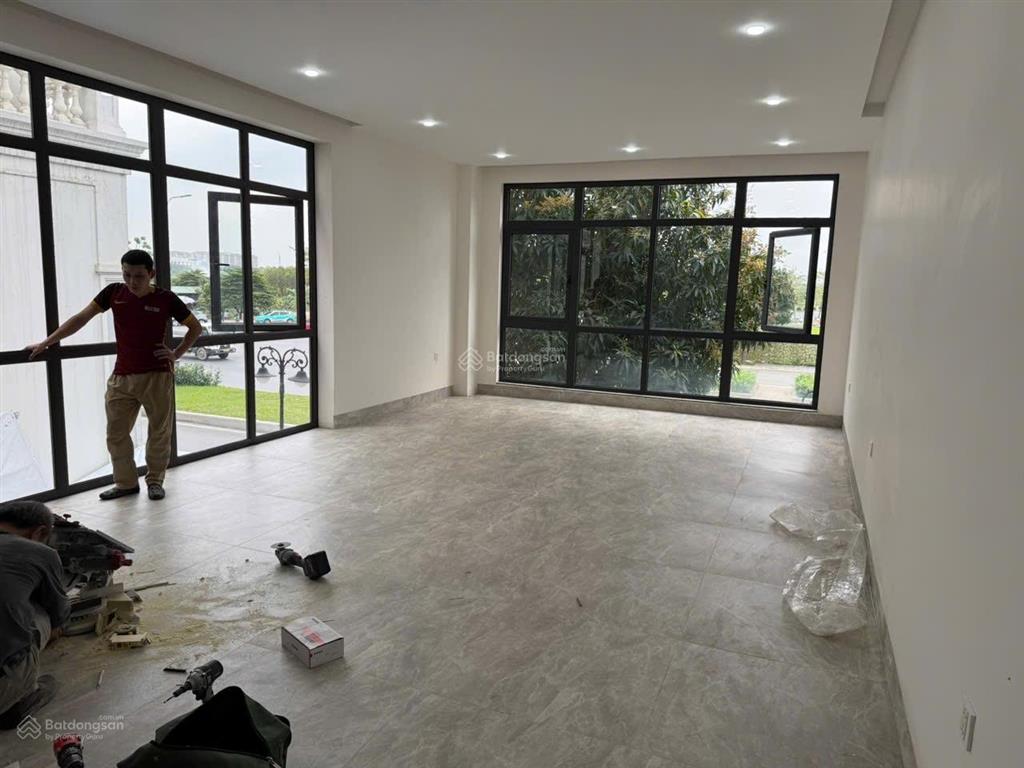 Giá 15 triệu /tháng biệt thự liền kề. làm văn phòng công ty, chỗ để xe rộng rãi, nhà hoàn thiện đẹp