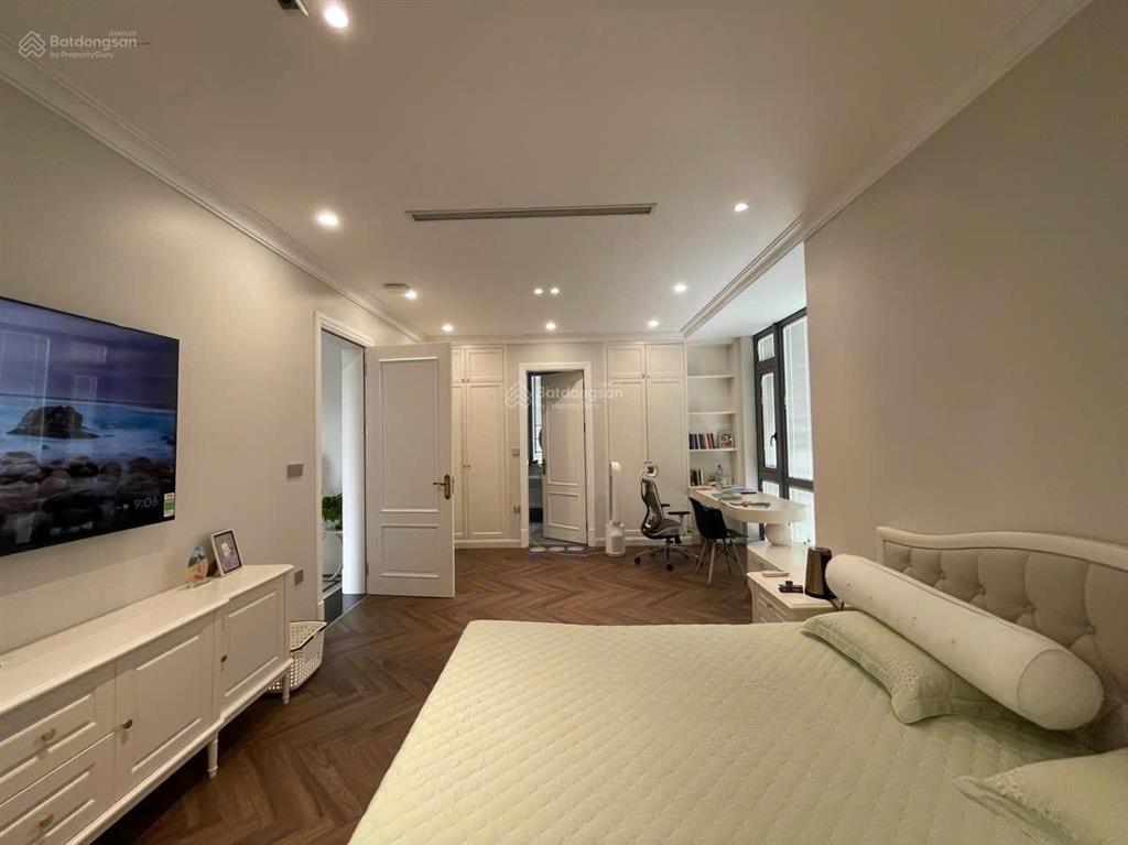 Cho thuê biệt thự để ở tại vinhomes gia lâm, nội thất đẹp, hướng mát, gần hồ. giá 25 triệu/tháng