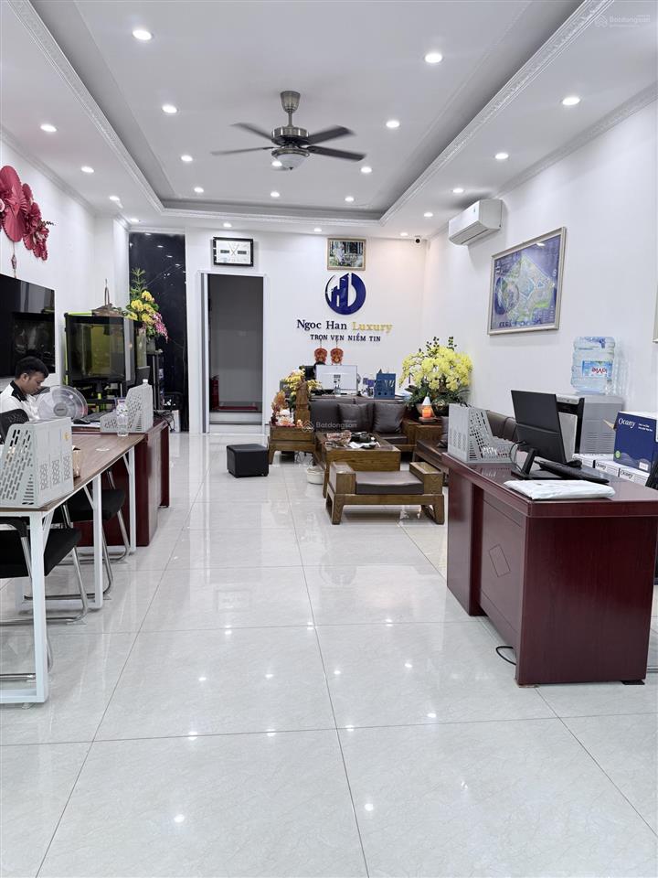 Giá tốt 18 triệu/tháng, kết hợp ở và kinh doanh  vị trí tốt  chỗ để xe rộng