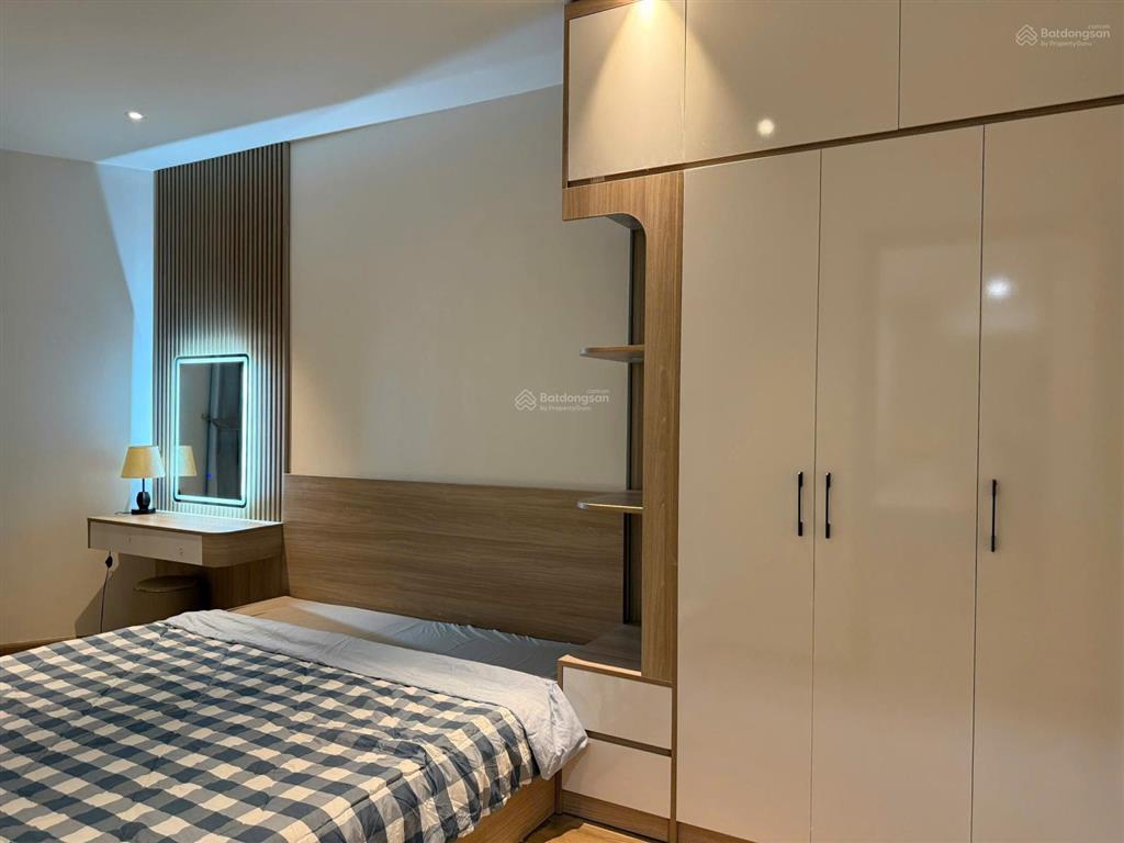 Bán căn 2 ngủ giá tốt mặt đường hoàng quốc việt