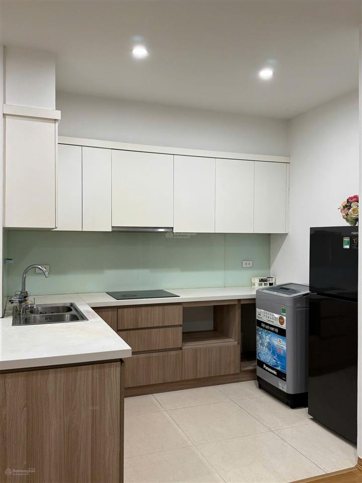 Bán căn 2 ngủ giá tốt mặt đường hoàng quốc việt