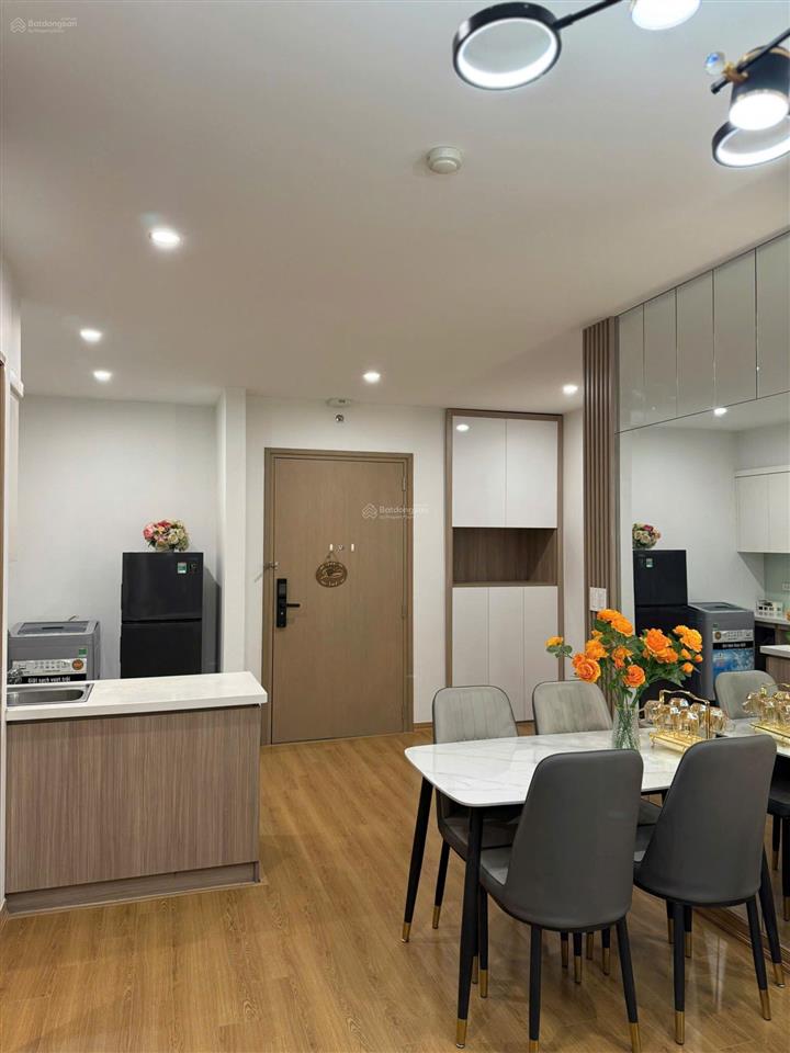 Bán căn 2 ngủ giá tốt mặt đường hoàng quốc việt