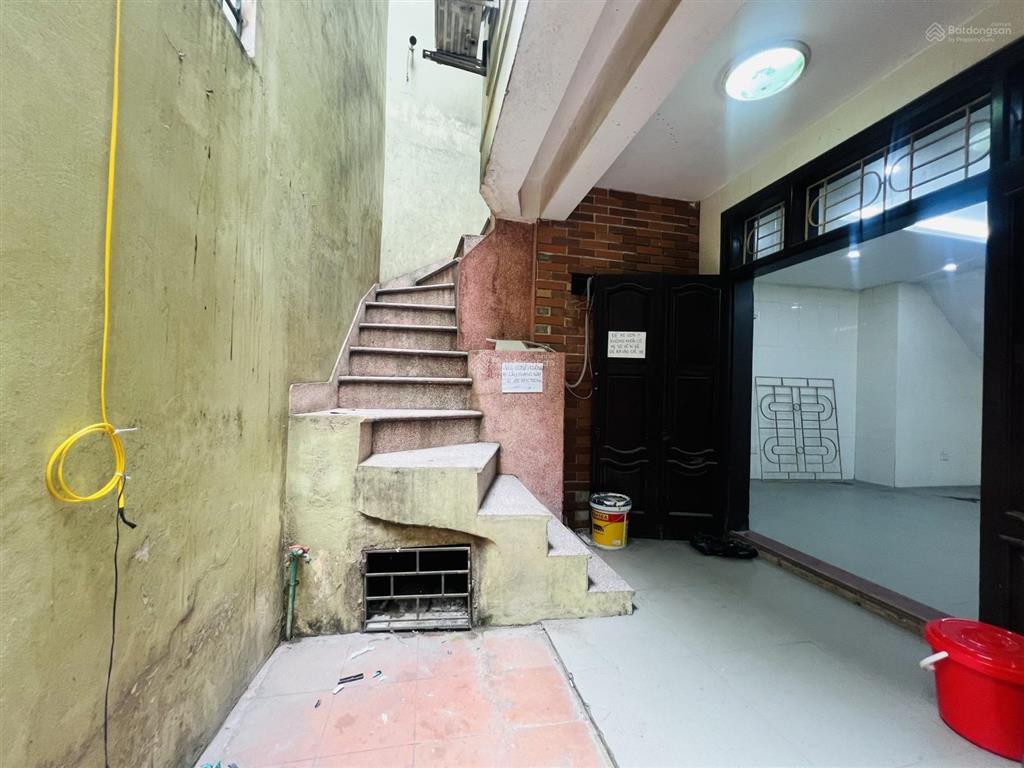 Trường chinh chính chủ. dt 55m2 x 5 tầng mt 4m. cách 20m ra phố lớn