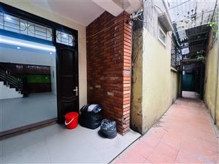 Trường chinh chính chủ. dt 55m2 x 5 tầng mt 4m. cách 20m ra phố lớn