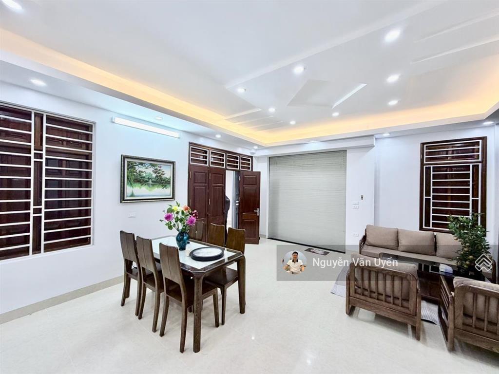 Bán nhà  phố nghĩa tân  cầu giấy. 39m2 x 5 tầng  lô góc  2 thoáng  ngõ thông  rộng  gần ô tô