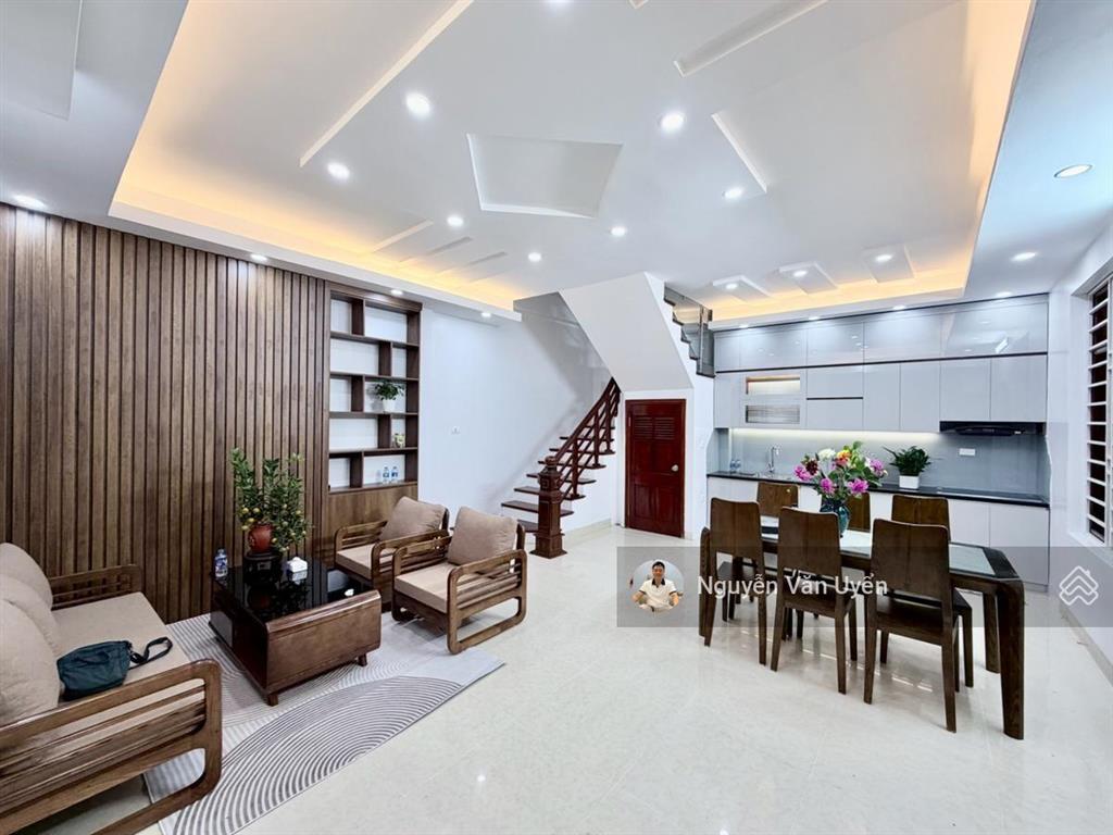 Bán nhà  phố nghĩa tân  cầu giấy. 39m2 x 5 tầng  lô góc  2 thoáng  ngõ thông  rộng  gần ô tô