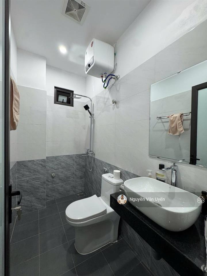 Bán nhà  phố nghĩa tân  cầu giấy. 39m2 x 5 tầng  lô góc  2 thoáng  ngõ thông  rộng  gần ô tô