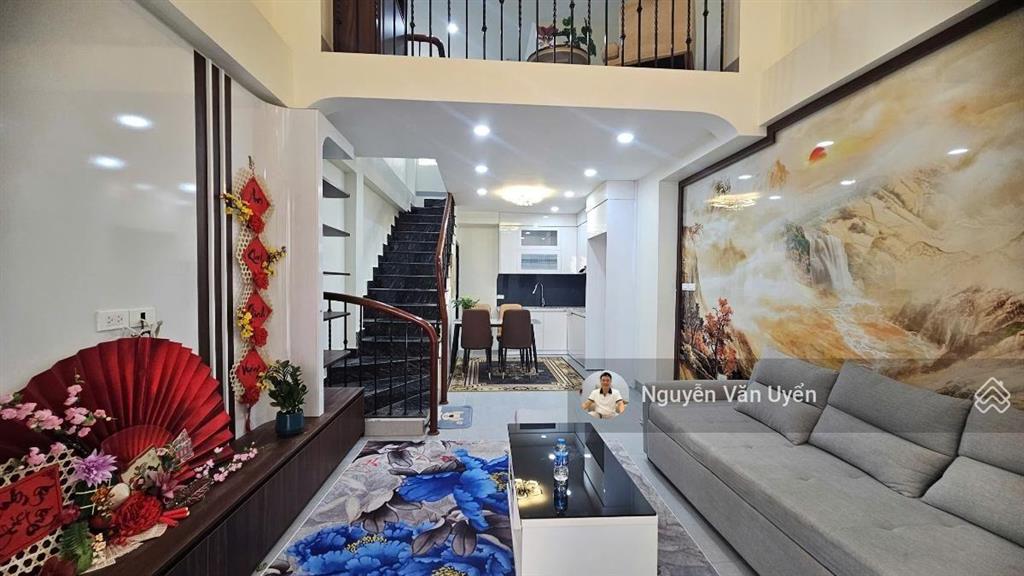 Bán nha  yên hòa cầu giấy 38m2 x 6 tầng' full nội thất 'phân lô  ở sướng  cách ô tô tránh 60m.