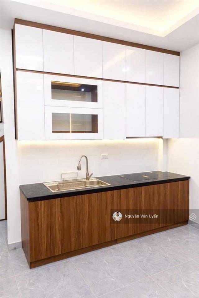Bán nhà cầu giấy 39m2 x 5 tầng lô góc 3 thoáng ' ô tô đậu cửa ' mặt ngõ kinh doanh ' gần phố.
