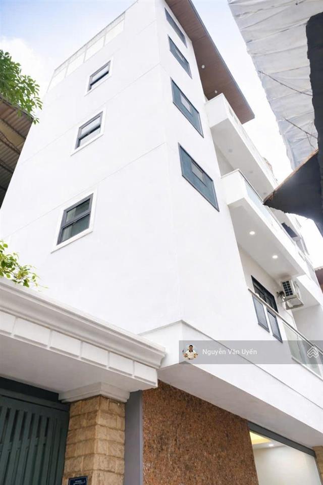 Bán nhà cầu giấy 39m2 x 5 tầng lô góc 3 thoáng ' ô tô đậu cửa ' mặt ngõ kinh doanh ' gần phố.