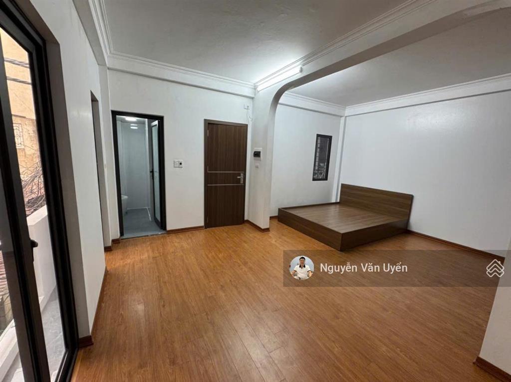 Bán nhà cầu giấy 39m2 x 5 tầng lô góc 3 thoáng ' ô tô đậu cửa ' mặt ngõ kinh doanh ' gần phố.