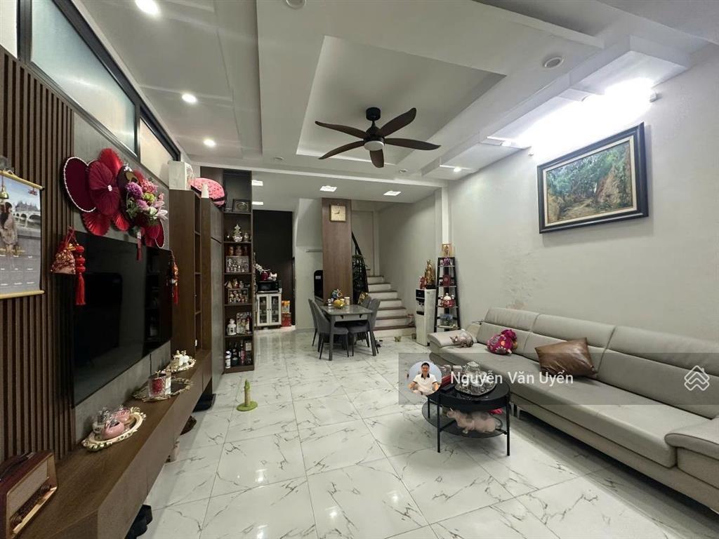 Bán nhà  phố yên hòa cầu giấy 39m2, vị trí đẹp gần phố  trung tâm nhu cầu mua để ở rất cao