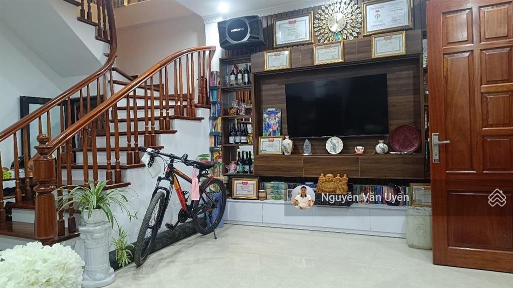 Bán nhà nguyễn khang cầu giấy. 42m2 x 5 tầng, mặt ngõ thông tứ phía, nhà dân xây kcbt chắc chắn,