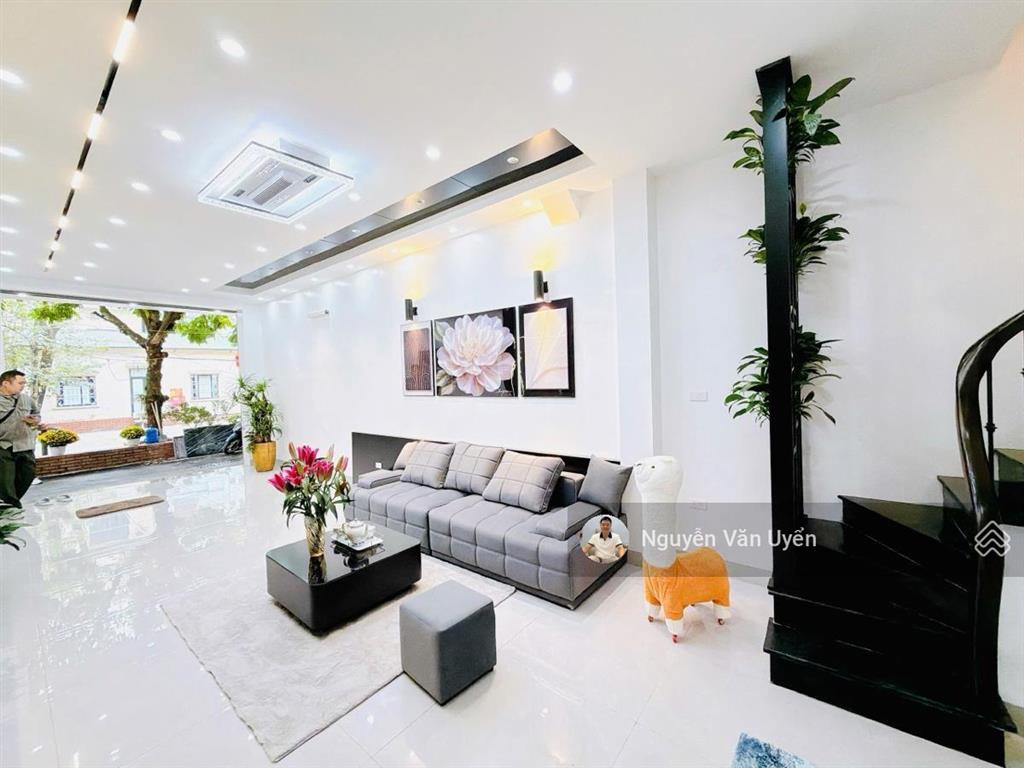 Mới! lô góc ngọc khánh. ngõ nông, 35m ô tô tránh, mặt tiền 4,2m, kinh doanh, thoáng, full nt, 42m2