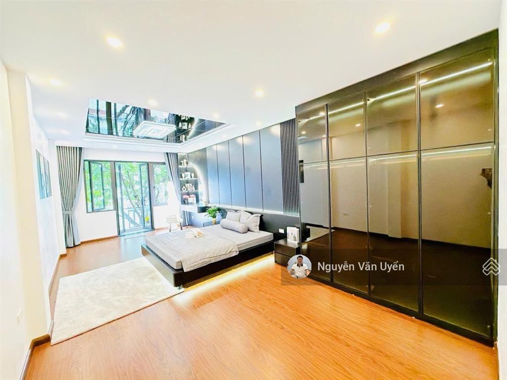 Mới! lô góc ngọc khánh. ngõ nông, 35m ô tô tránh, mặt tiền 4,2m, kinh doanh, thoáng, full nt, 42m2