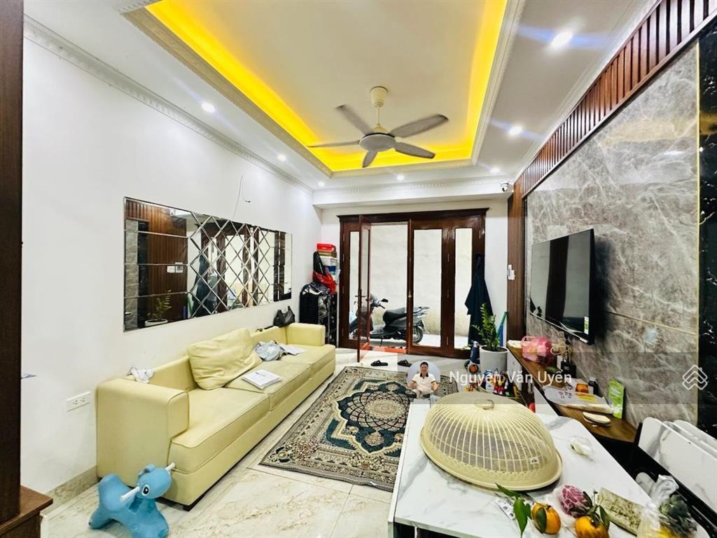 Bán nhà  hồ tùng mậu cầu giấy, nhà xây mới, 39m2 x 5 tầng, ngõ nông, chỉ khoảng 30m ra htm.