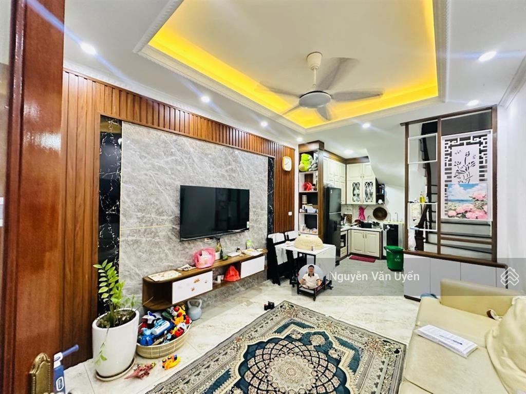 Bán nhà  hồ tùng mậu cầu giấy, nhà xây mới, 39m2 x 5 tầng, ngõ nông, chỉ khoảng 30m ra htm.