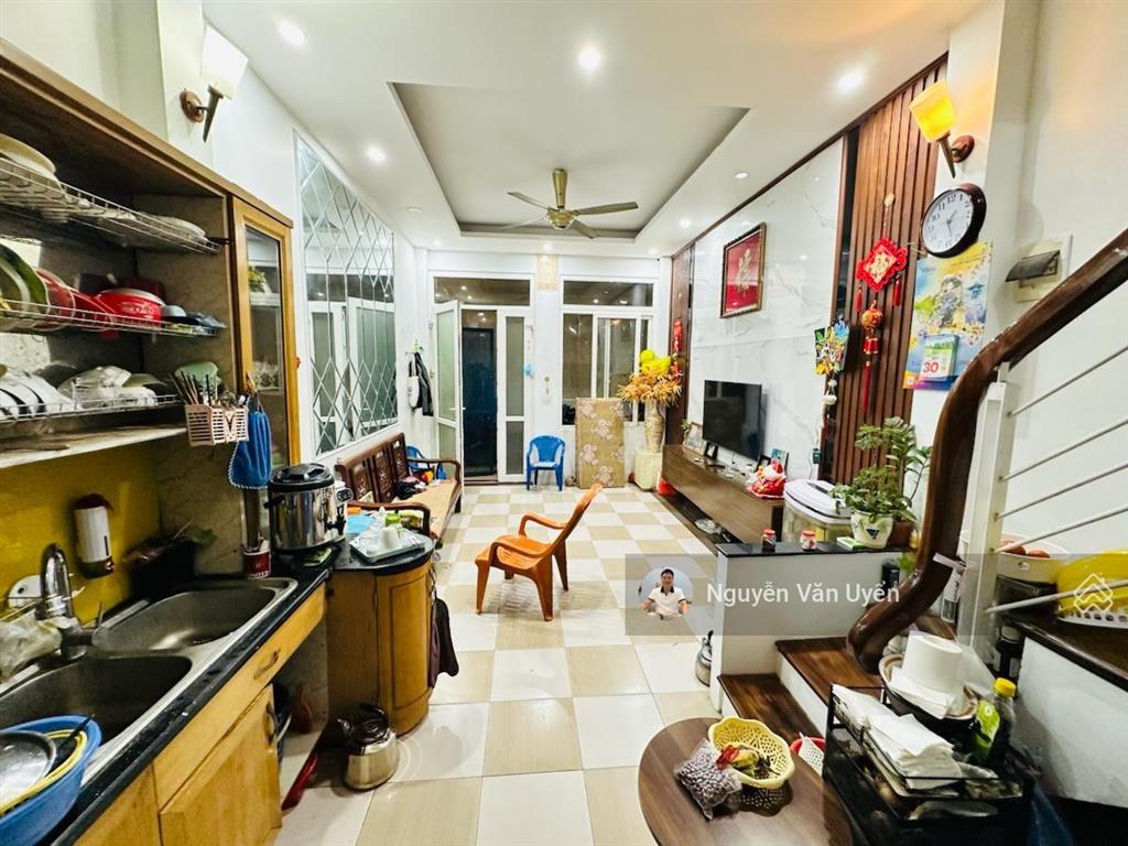 Bán nhà đẹp  phố trần cung ở ngay, full nội thất. 36m2 x 5 tầng, ngõ 3 gác, gần ô tô, ngõ rộng
