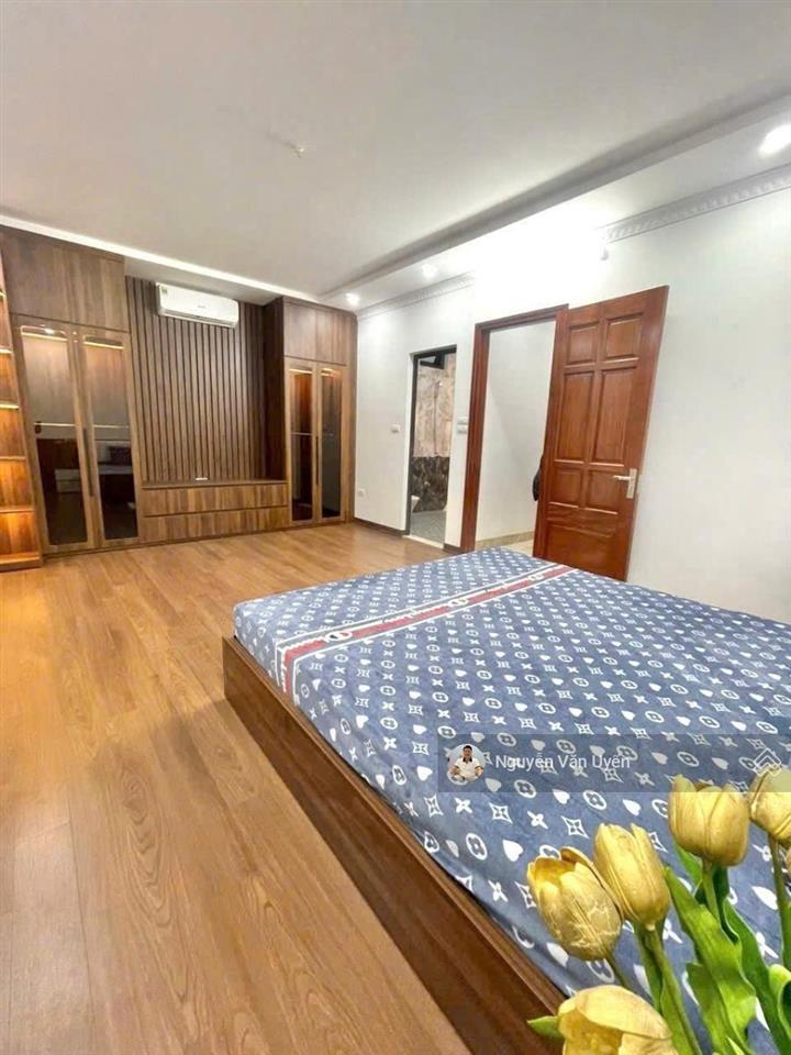 Bán nhà  hoàng quốc việttrung tâm cầu giấy nhà đẹp ở ngay ngõ nông  40m2 x 5 tầng, mặt tiền 4,6m